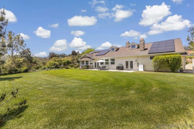 3232 N Twin Oaks Valley Rd, San Marcos CA: https://media.crmls.org/mediaz/74dd4d8b-708f-4280-a05f-cb6f90bb2760.jpg