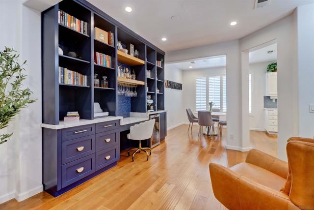 946 Camino De La Reina, San Diego CA: https://media.crmls.org/mediaz/74dd6edf-59a7-4b57-b8fe-827d3065d31b.jpg