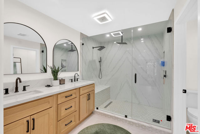 3236 Primera Avenue, Los Angeles CA: https://media.crmls.org/mediaz/74dd72ee-faa9-4612-8808-48ca571170b6.jpg