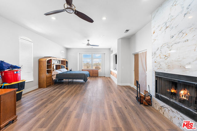 42094 W 21st Street, Lancaster CA: https://media.crmls.org/mediaz/74dd7399-2a14-4531-89e9-e21a9d918018.jpg
