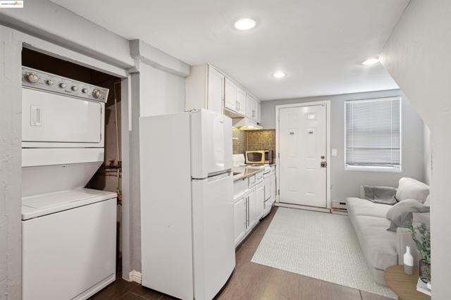 1063 32Nd St, Oakland CA: https://media.crmls.org/mediaz/74de26af-a14c-4a01-ad07-2a0e0baf0b2c.jpg