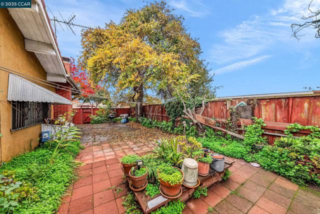 1246 Otis Dr, Alameda CA: https://media.crmls.org/mediaz/74de76d0-9494-486a-9cae-e51b758808cc.jpg