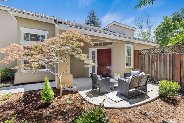 1687 Silverwood Ct, Danville CA: https://media.crmls.org/mediaz/74de92d8-b0d6-4eab-be61-3631ce3edbca.jpg