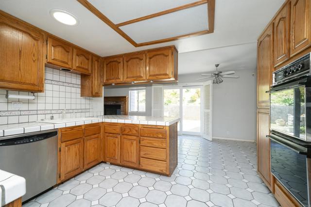 223 Presley Place, Vista CA: https://media.crmls.org/mediaz/74df5086-7867-4ec6-a5d3-00277ffa0706.jpg