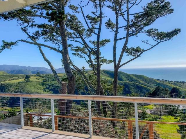 532 Heathcliff Dr, Pacifica CA: https://media.crmls.org/mediaz/74dfca88-01f4-40cb-83c1-f1d5a532ae50.jpg