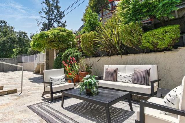698 Emerald Hill Road, Redwood City CA: https://media.crmls.org/mediaz/74e02ca3-15bc-4008-9356-8aeaf0ee1ff9.jpg