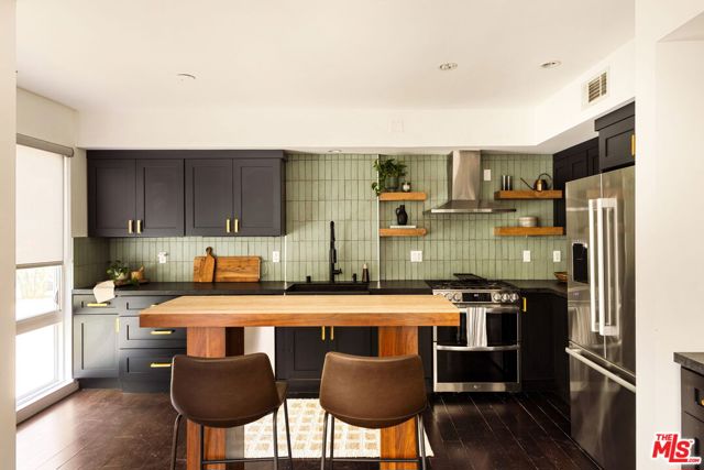 8513 Cashio Street, Los Angeles CA: https://media.crmls.org/mediaz/74e07117-9cd5-4a96-a560-c493093e41f2.jpg