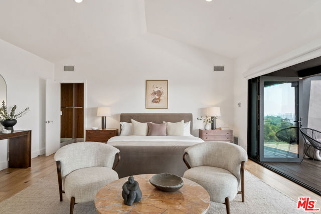 8021 Floral Avenue, Los Angeles CA: https://media.crmls.org/mediaz/74e212ca-8cab-4771-afa2-d00d35b88265.jpg