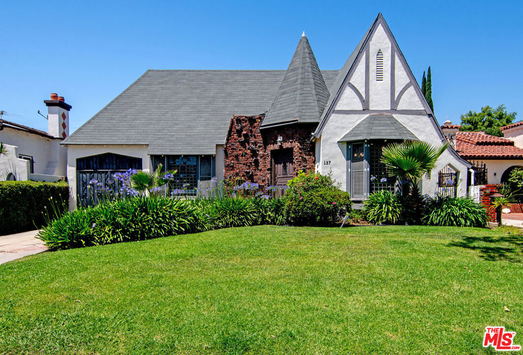 137 N Poinsettia Place