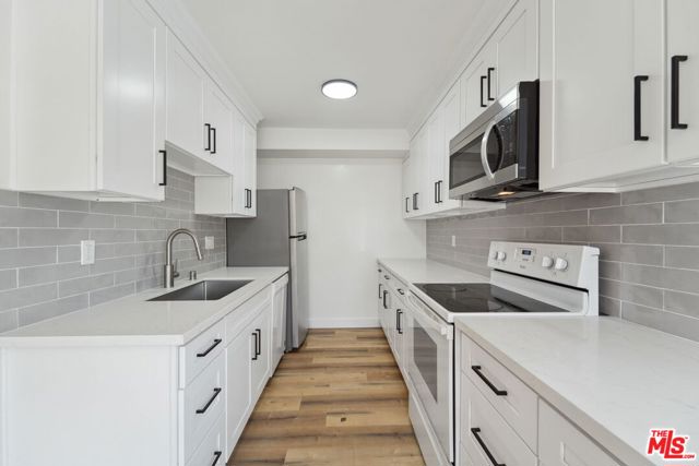 1133 22nd Street, Santa Monica CA: https://media.crmls.org/mediaz/74e31e91-856d-4edc-bb11-913dab83c43a.jpg