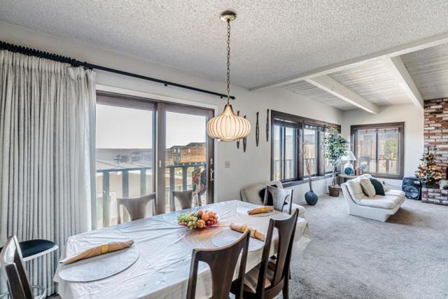 124 Surf Way, Monterey CA: https://media.crmls.org/mediaz/74e35c46-5211-497c-996a-f90e4f8dc2bc.jpg