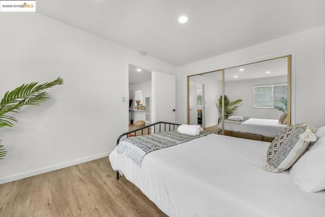 2162 35th Avenue, Oakland CA: https://media.crmls.org/mediaz/74e3b6a2-e972-4901-b306-fde19783f211.jpg