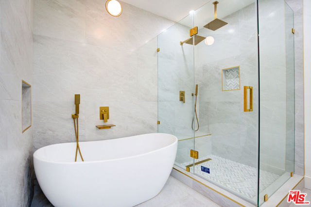 1027 S Lucerne Boulevard, Los Angeles CA: https://media.crmls.org/mediaz/74e3c76d-bffe-4c06-b4c8-6b88442963cd.jpg