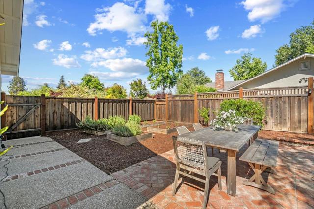 140 Stonybrook Road, Los Gatos CA: https://media.crmls.org/mediaz/74e3c7c6-f7b9-40a0-a6ee-ca5ec7d43521.jpg