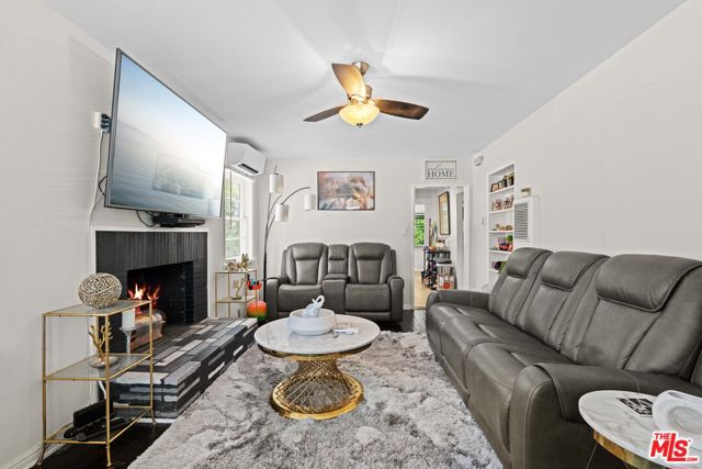 946 Hilldale Avenue, West Hollywood CA: https://media.crmls.org/mediaz/74e3cc6a-f5ee-474b-bc85-9799d9205775.jpg