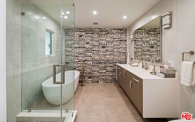 10555 Art Street, Sunland CA: https://media.crmls.org/mediaz/74e3ce6f-94cb-4196-bb42-d42f224d6c14.jpg