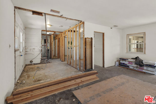 1344 N Parish Place, Burbank CA: https://media.crmls.org/mediaz/74e49bc2-d451-4085-972d-a206c57f4e43.jpg