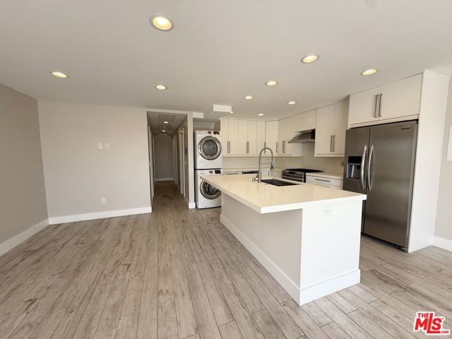 6955 Trolleyway, Playa del Rey CA: https://media.crmls.org/mediaz/74e56157-03ed-4f17-9d36-86be6737ff98.jpg