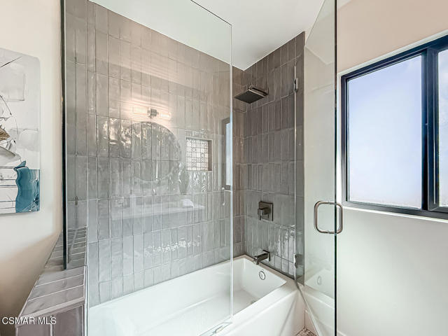 7530 Gaviota Avenue, Lake Balboa CA: https://media.crmls.org/mediaz/74e5d9f3-04d8-47c2-a91e-180ed444a330.jpg