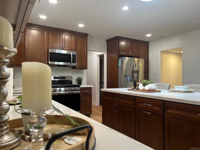 Image 4 of 65 For 13606 Lakeview Rd