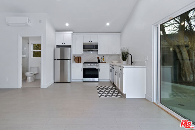4512 Libbit Avenue, Encino CA: https://media.crmls.org/mediaz/74e69208-efc0-4cb4-b659-75d57e938143.jpg