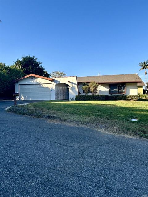 Detail Gallery Image 2 of 19 For 1030 Emelita St, Fallbrook,  CA 92028 - 4 Beds | 2 Baths