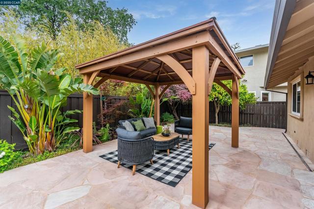 5588 Gonzalez Ct, Concord CA: https://media.crmls.org/mediaz/74e753fe-32bf-4264-9b1e-2382b237247a.jpg