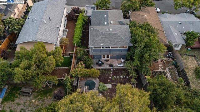 4418 Virginia Ave, Oakland CA: https://media.crmls.org/mediaz/74e77d9c-74a6-41a4-a58b-2bb467847138.jpg