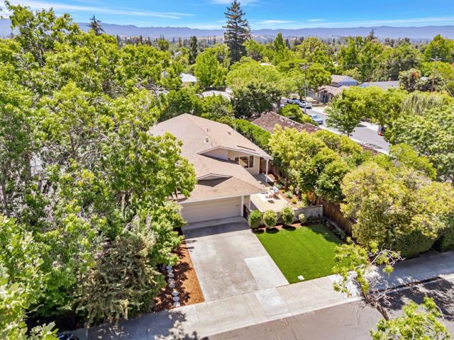 3210 South Court, Palo Alto CA: https://media.crmls.org/mediaz/74e7dd08-5ad7-4aee-8022-f1a9d63cd7c8.jpg