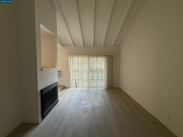 2564 Walnut Blvd, Walnut Creek CA: https://media.crmls.org/mediaz/74e7e94e-af6b-4467-acc5-3eb8a7995347.jpg