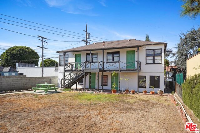 728 11th Street, Santa Monica CA: https://media.crmls.org/mediaz/74e82346-8a83-4a85-915e-7e10cdd075ce.jpg