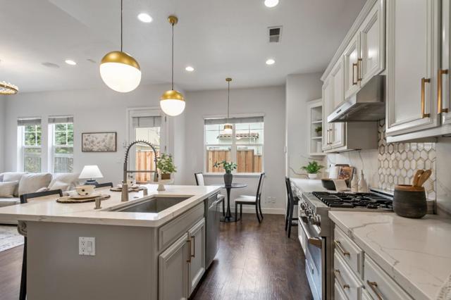 2107 Gullane Way, Gilroy CA: https://media.crmls.org/mediaz/74e8a992-91a1-4d78-a890-5e01f0e838d8.jpg