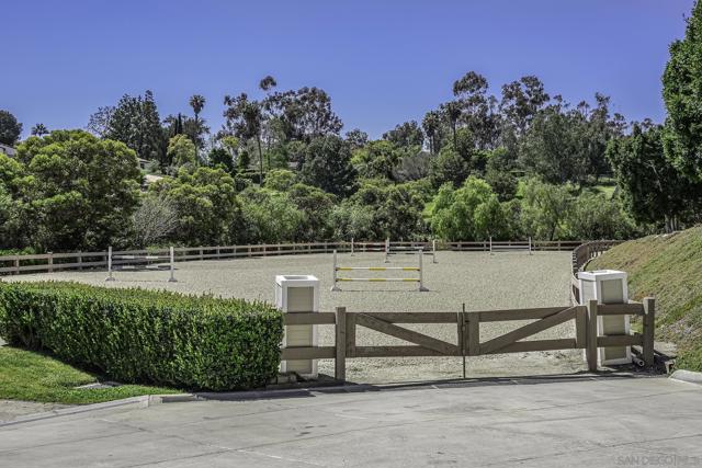 5305 La Crescenta, Rancho Santa Fe CA: https://media.crmls.org/mediaz/74e8b079-9f66-4608-9722-443b02e71384.jpg