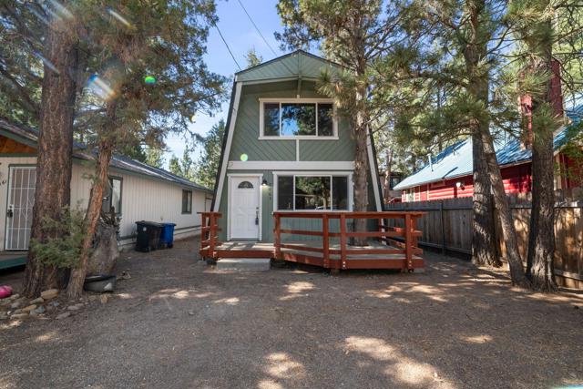 2063 10th Lane, Big Bear CA: https://media.crmls.org/mediaz/74e8ec5f-5a48-4c71-9a1b-a46524355a6d.jpg