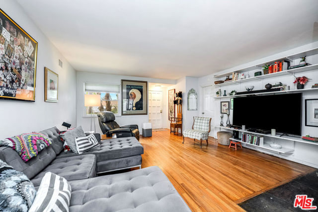 15361 Archwood Street, Van Nuys CA: https://media.crmls.org/mediaz/74e911a2-b6f4-4079-b525-5121c66f4deb.jpg