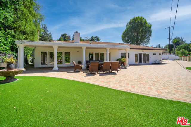 4311 Coquette Place, Tarzana CA: https://media.crmls.org/mediaz/74e99a78-5992-4bca-b91b-d4f747d45d36.jpg