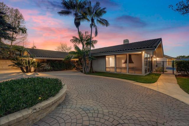 3013 Woodford Dr, La Jolla CA: https://media.crmls.org/mediaz/74ea3b8d-e4d4-4c88-8a24-56921f470b16.jpg