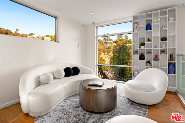 2738 Rinconia Drive, Los Angeles CA: https://media.crmls.org/mediaz/74ea3e84-4b53-4f81-9bf6-012cd886169a.jpg