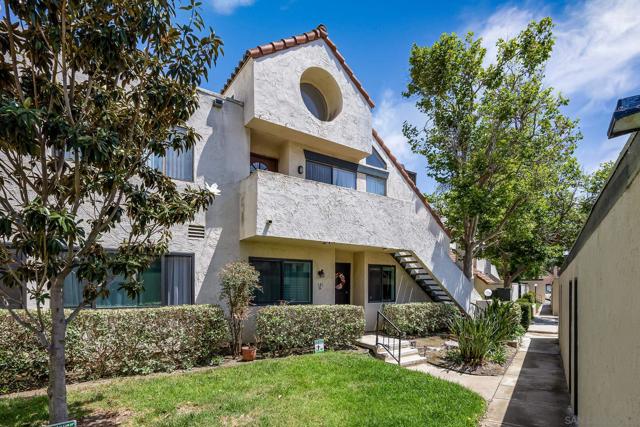 345 N Melrose Dr, Vista CA: https://media.crmls.org/mediaz/74ea8fbe-1dfb-4e26-ba29-0c96be50a888.jpg