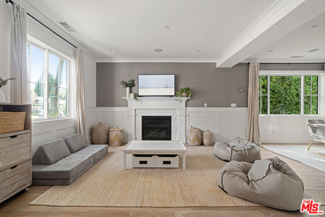 Image 9 of 39 For 11813 Woodbine Avenue