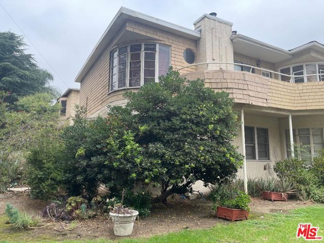 3757 Los Feliz Boulevard, Los Angeles CA: https://media.crmls.org/mediaz/74eb0a26-d147-4449-9088-f2409ec21312.jpg