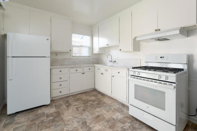 591 VIA ACALANES, San Lorenzo CA: https://media.crmls.org/mediaz/74eb2aa2-c106-4ce4-a7c5-bde8e396f95f.jpg