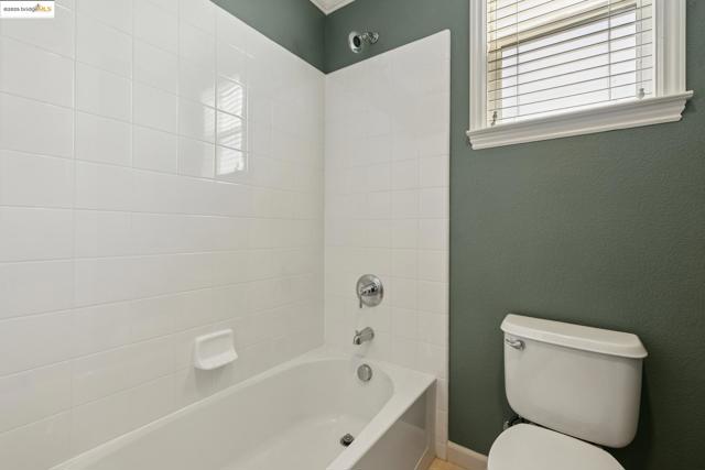 6686 Chalk Hill Ln, Vallejo CA: https://media.crmls.org/mediaz/74eb67f7-e31f-41dd-91fa-edaf3a08ef9d.jpg