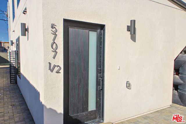 5709 Auckland Avenue, North Hollywood CA: https://media.crmls.org/mediaz/74eb91a4-a50b-49ef-9c54-1e9aed491f5d.jpg