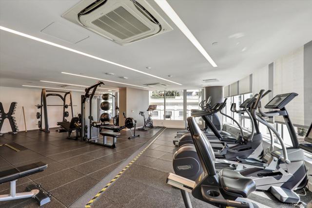 888 W E St, San Diego CA: https://media.crmls.org/mediaz/74ebadeb-971f-4795-a236-bb5efffaa8e7.jpg