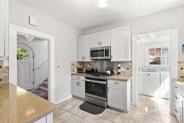 774 Edgewood Road, San Mateo CA: https://media.crmls.org/mediaz/74ebc1a5-18b4-4ded-bda4-8ebdc44dc714.jpg