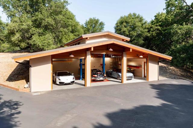 140 Farm Road, Woodside CA: https://media.crmls.org/mediaz/74ebe454-cc45-4ed3-b13e-a21a98764bd4.jpg