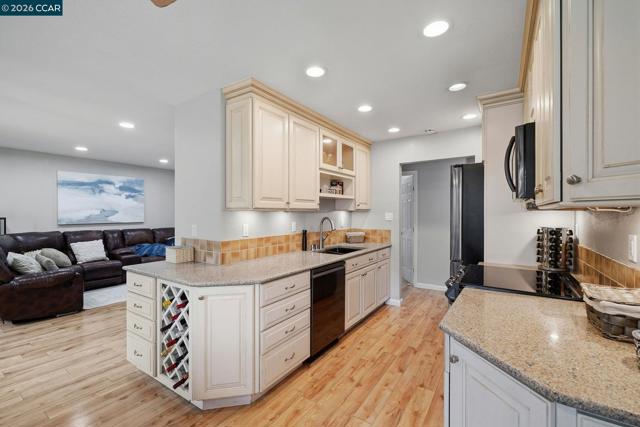 9025 Alcosta Blvd, San Ramon CA: https://media.crmls.org/mediaz/74ec3588-0b0f-4780-a1c7-423f9888f8aa.jpg