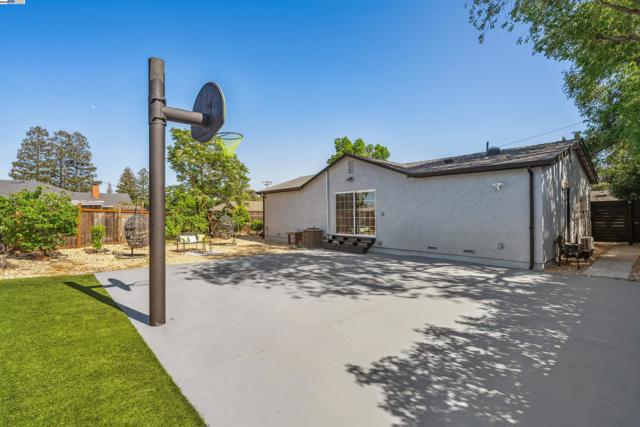316 3Rd Ave S, Pleasant Hill CA: https://media.crmls.org/mediaz/74ec37fa-8650-4ef0-baf8-ead5dd48ce28.jpg