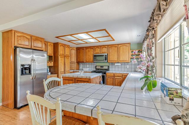 1298 Hersman Drive, Gilroy CA: https://media.crmls.org/mediaz/74ec892f-568a-4c6c-9dac-7c183f69f44f.jpg